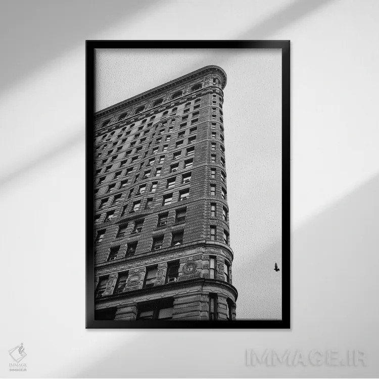 تابلو روز بارانی در فلتآیرون سه اثر بثانی یانگ - نمای قابدار مشکی