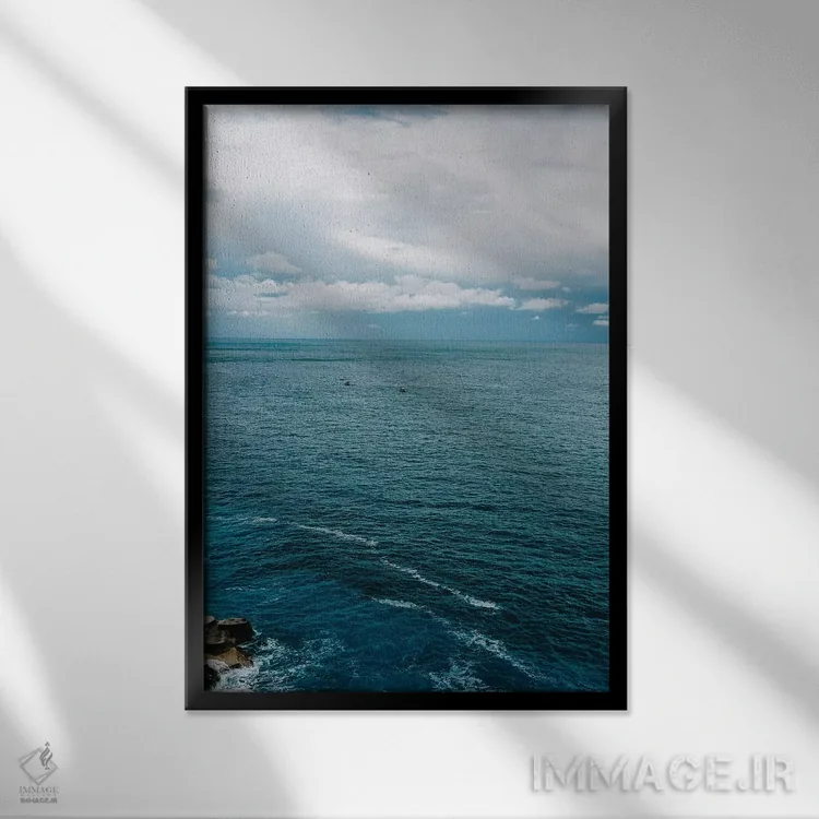 تابلو ساحل آمالفی طوفانی اثر بثانی یانگ - نمای قابدار مشکی