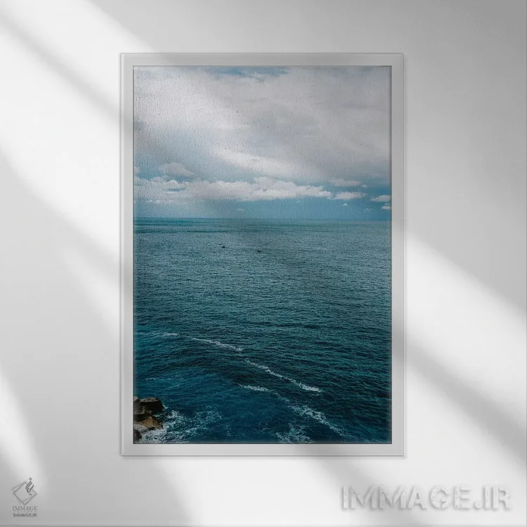 تابلو ساحل آمالفی طوفانی اثر بثانی یانگ - نمای قابدار سفید