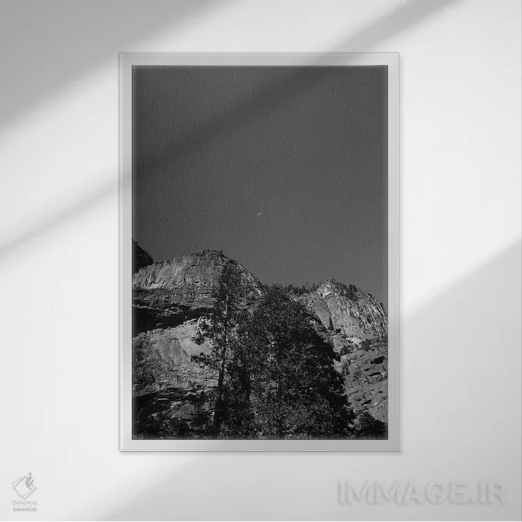 تابلو ماه یوسیمیتی سوم اثر بثانی یانگ - نمای قابدار سفید