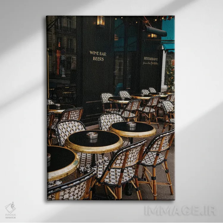 تابلو کافه پاریس ۸ اثر بثانی یانگ - نمای روبهرو روی دیوار