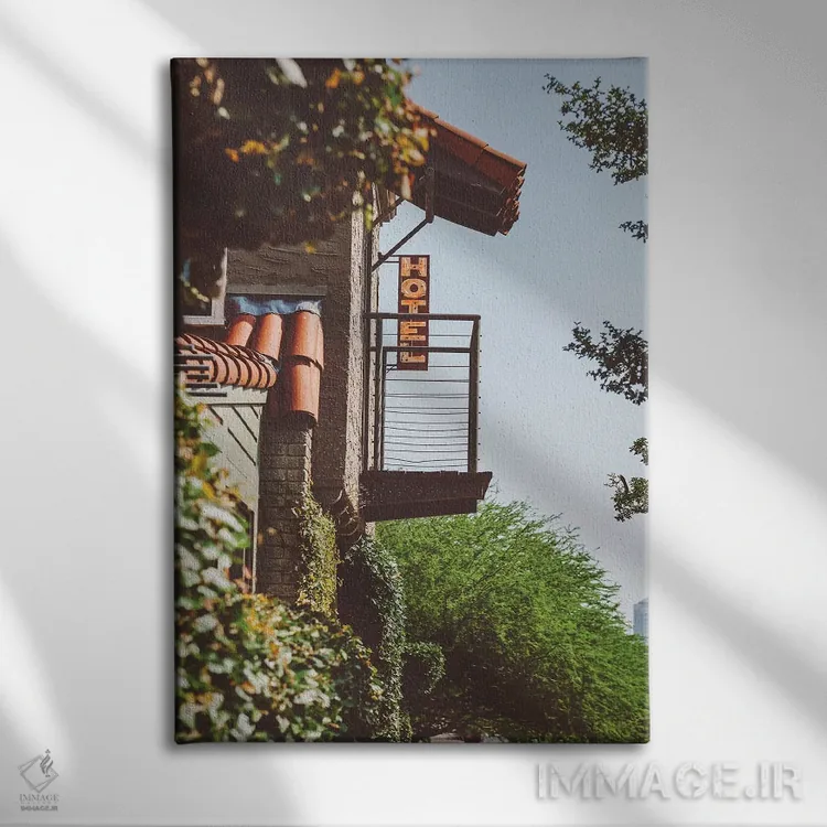 تابلو هتل آستین اثر بثانی یانگ - نمای روبهرو روی دیوار