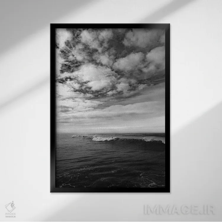 تابلو موجسواری به صورت تکرنگ اثر بثانی یانگ - نمای قابدار مشکی