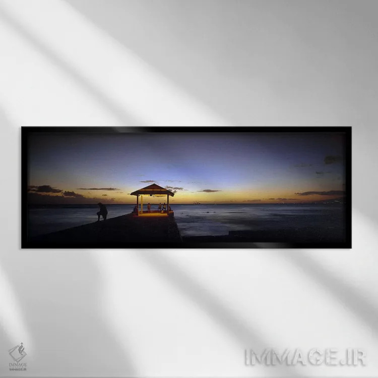 تابلو Waikiki Beach, Waikiki, Honolulu, Oahu, Hawaii, USA,گردشگران روی اسکله، ساحل وایکیکی، هونولولو، اوآهو، هاوایی، آمریکا اثر پانورامیک ایمجز (استودیو عکاسی عریض) - نمای قابدار مشکی