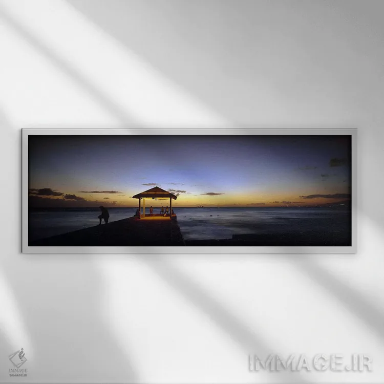 تابلو Waikiki Beach, Waikiki, Honolulu, Oahu, Hawaii, USA,گردشگران روی اسکله، ساحل وایکیکی، هونولولو، اوآهو، هاوایی، آمریکا اثر پانورامیک ایمجز (استودیو عکاسی عریض) - نمای قابدار سفید