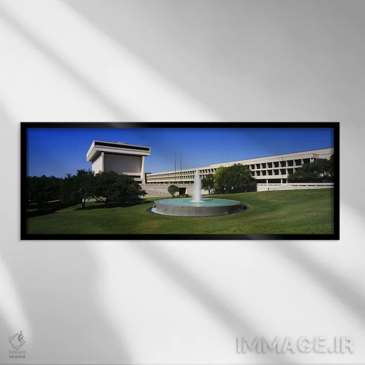 تابلو Austin, Texas, USA,فواره مقابل کتابخانه و موزه ریاستجمهوری لیندون جانسون، آستین، تگزاس، آمریکا اثر پانورامیک ایمجز (استودیو عکاسی عریض) - نمای قابدار مشکی