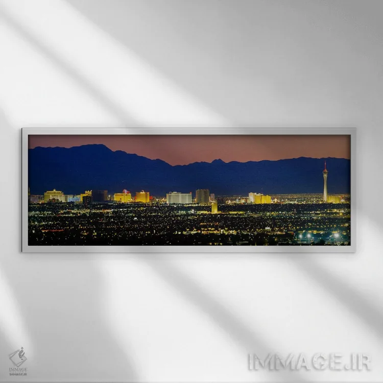 تابلو Las Vegas, Nevada, USA,نمای هوایی از ساختمانهای روشنشده در غروب، لاس وگاس، نوادا، آمریکا اثر پانورامیک ایمجز (استودیو عکاسی عریض) - نمای قابدار سفید