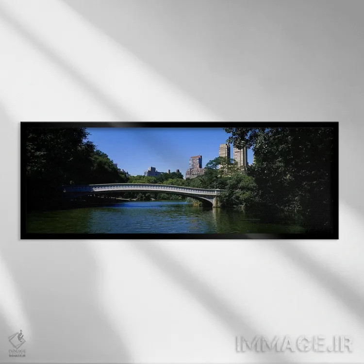 تابلو Manhattan, NYC, New York City, New York State, USA,پل بو بر فراز یک دریاچه، منهتن، نیویورک، ایالات متحده اثر پانورامیک ایمجز (استودیو عکاسی عریض) - نمای قابدار مشکی