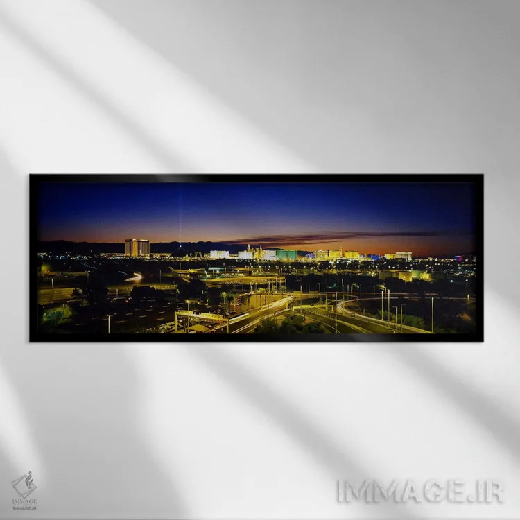 تابلو Las Vegas, Nevada, USA,نمای بالا از ساختمانهای روشن در غروب، لاس وگاس، نوادا، ایالات متحده اثر پانورامیک ایمجز (استودیو عکاسی عریض) - نمای قابدار مشکی