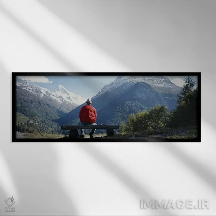 تابلو کوهنورد در حال تماشای کوهها، سوئیس اثر پانورامیک ایمجز (استودیو عکاسی عریض) - نمای قابدار مشکی