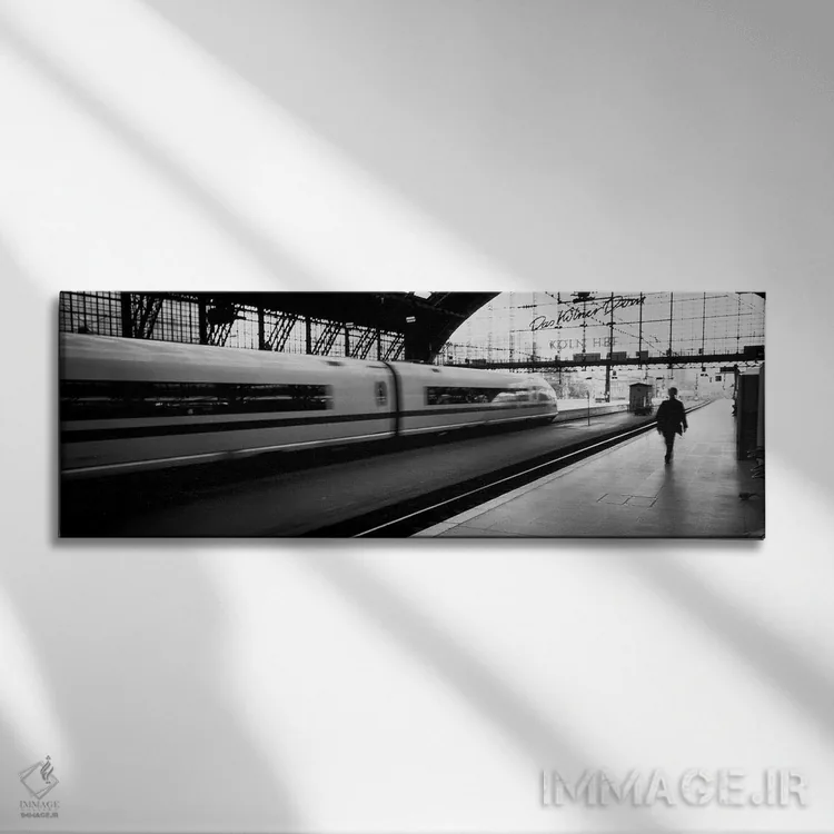 تابلو Koln Hauptbahnhof, Innenstadt, Cologne, North Rhine-Westphalia, Germany,نمای حرکت محو یک قطار departing، ایستگاه مرکزی کلن، شهر داخلی، نوردراین-وستفالن، آلمان اثر پانورامیک ایمجز (استودیو عکاسی عریض) - نمای روبهرو روی دیوار