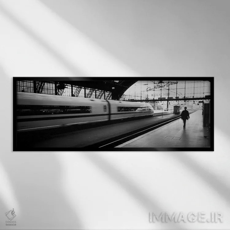 تابلو Koln Hauptbahnhof, Innenstadt, Cologne, North Rhine-Westphalia, Germany,نمای حرکت محو یک قطار departing، ایستگاه مرکزی کلن، شهر داخلی، نوردراین-وستفالن، آلمان اثر پانورامیک ایمجز (استودیو عکاسی عریض) - نمای قابدار مشکی