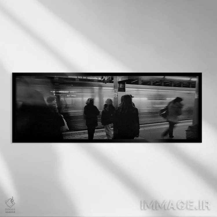 تابلو Times Square Subway Station, New York City, New York, USA,نمای تار از حرکت، ایستگاه متروی تایمز اسکوئر، نیویورک، آمریکا اثر پانورامیک ایمجز (استودیو عکاسی عریض) - نمای قابدار مشکی