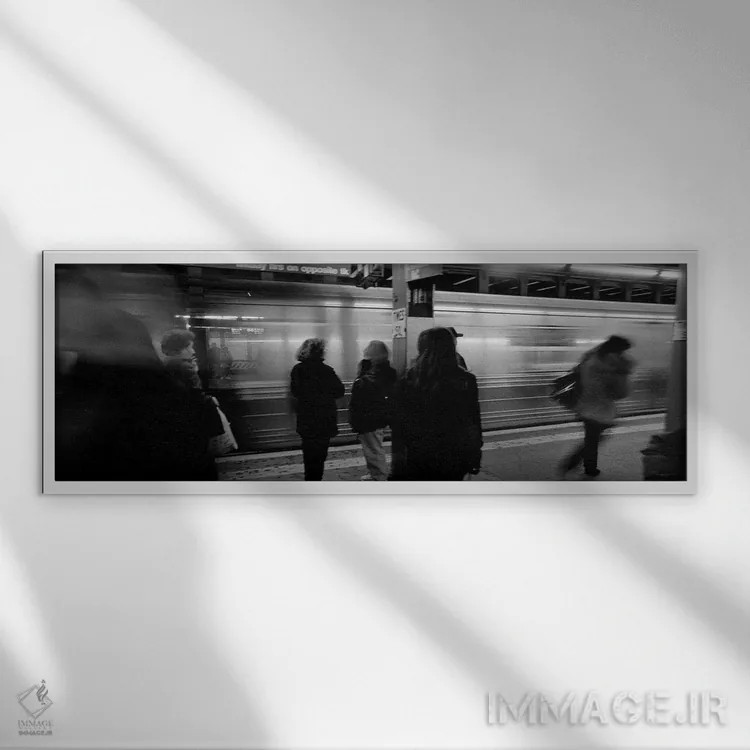 تابلو Times Square Subway Station, New York City, New York, USA,نمای تار از حرکت، ایستگاه متروی تایمز اسکوئر، نیویورک، آمریکا اثر پانورامیک ایمجز (استودیو عکاسی عریض) - نمای قابدار سفید