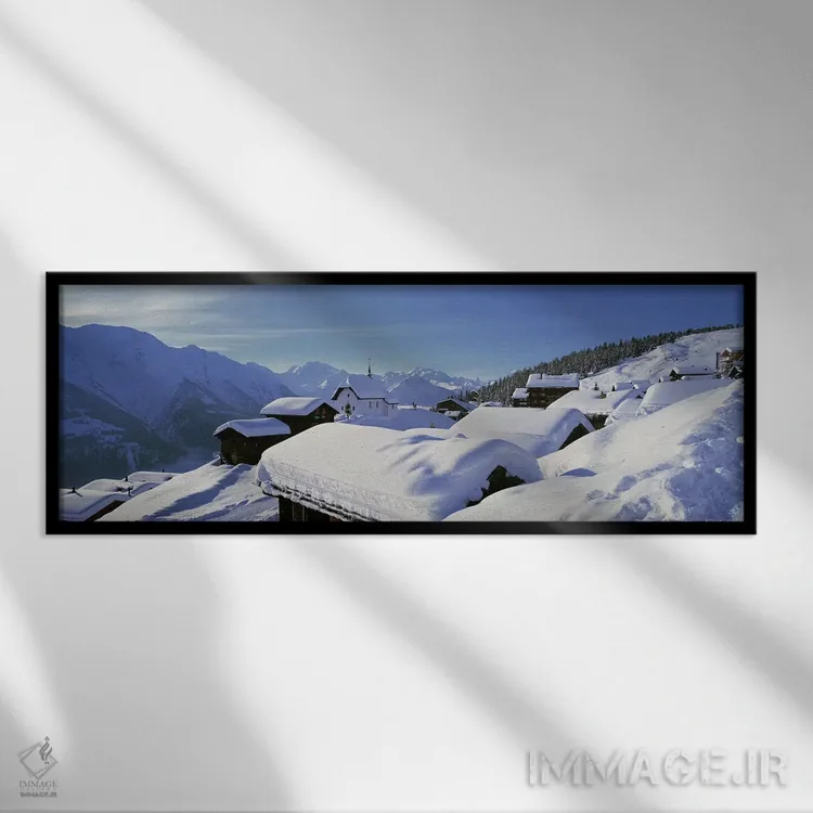 تابلو کلیسا و کلبههای پوشیده از برف، کوههای آلپ سوئیس، سوئیس اثر پانورامیک ایمجز (استودیو عکاسی عریض) - نمای قابدار مشکی