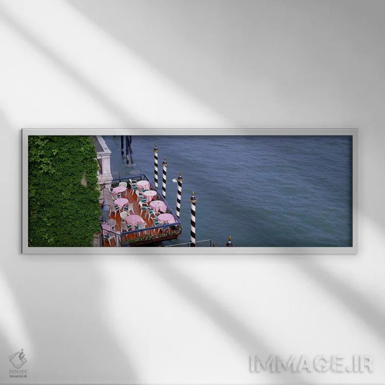 تابلو کافه کنار کانال، ونیز ایتالیا اثر پانورامیک ایمجز (استودیو عکاسی عریض) - نمای قابدار سفید
