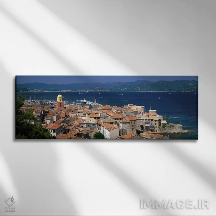 تابلو Saint-Tropez, Provence-Alpes-Cote d'Azur, France,نمایی از بالا از منظره ساحلی، سن تروپه، پروونس-آلپ-کوت دازور، فرانسه اثر پانورامیک ایمجز (استودیو عکاسی عریض) - نمای روبهرو روی دیوار
