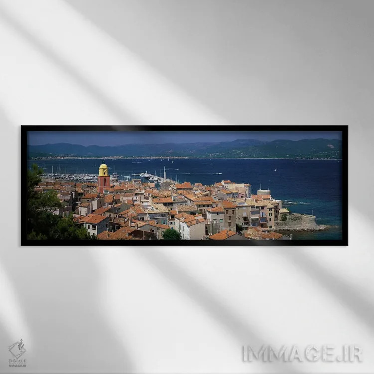تابلو Saint-Tropez, Provence-Alpes-Cote d'Azur, France,نمایی از بالا از منظره ساحلی، سن تروپه، پروونس-آلپ-کوت دازور، فرانسه اثر پانورامیک ایمجز (استودیو عکاسی عریض) - نمای قابدار مشکی