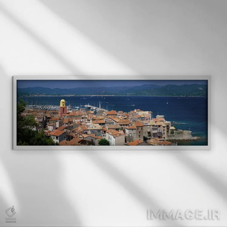 تابلو Saint-Tropez, Provence-Alpes-Cote d'Azur, France,نمایی از بالا از منظره ساحلی، سن تروپه، پروونس-آلپ-کوت دازور، فرانسه اثر پانورامیک ایمجز (استودیو عکاسی عریض) - نمای قابدار سفید