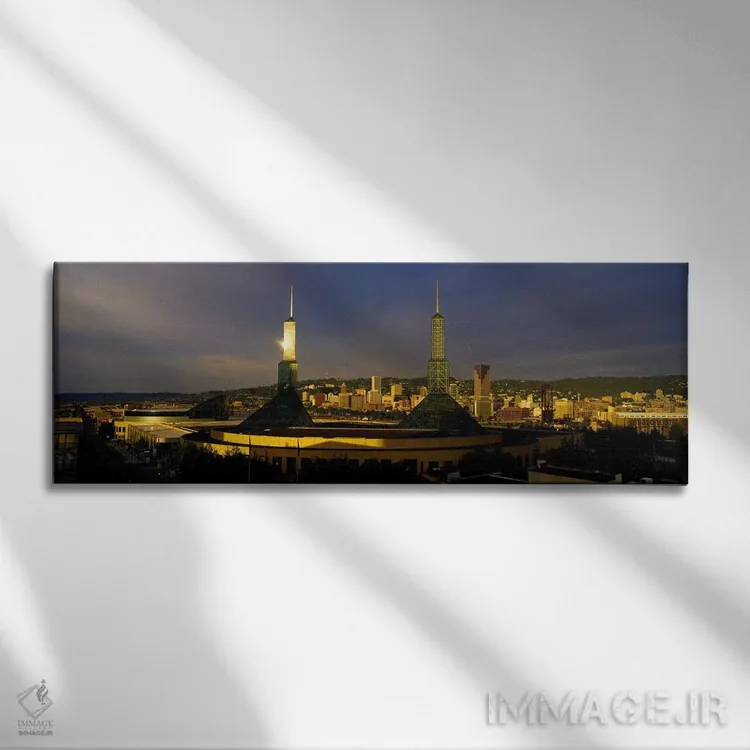 تابلو Portland, Oregon, USA,برجهای نورپردازیشده در غروب، مرکز همایش، پورتلند، اورگن، ایالات متحده آمریکا اثر پانورامیک ایمجز (استودیو عکاسی عریض) - نمای روبهرو روی دیوار