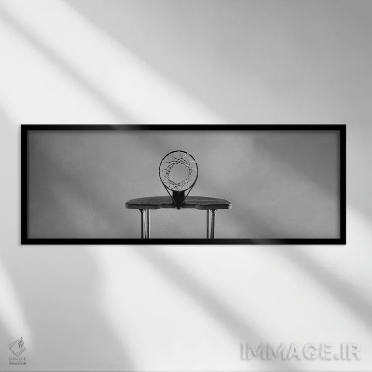 تابلو نمای زاویه پایین از حلقه بسکتبال اثر پانورامیک ایمجز (استودیو عکاسی عریض) - نمای قابدار مشکی