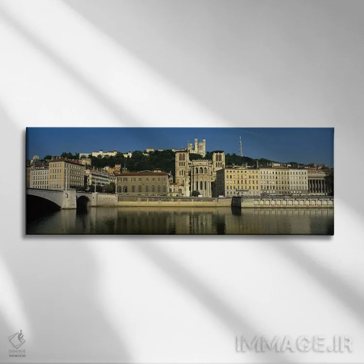تابلو Lyon, France,معماری کنار آب با نمای کلیسای جامع لیون (کاتدرال سن-ژان باتیست دو لیون)، لیون، فرانسه اثر پانورامیک ایمجز (استودیو عکاسی عریض) - نمای روبهرو روی دیوار