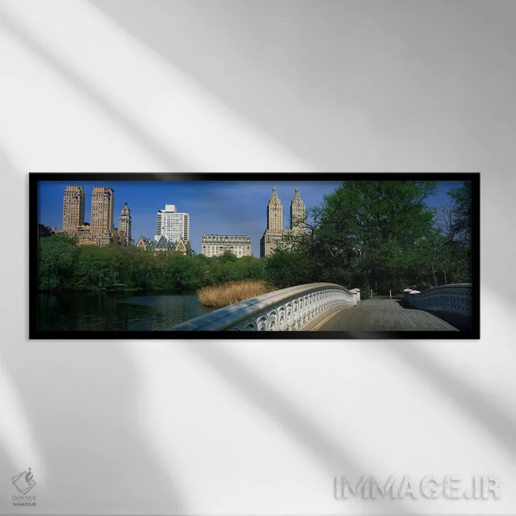 تابلو New York City, New York, USA,نمای ساختمانهای تاریخی در امتداد سنترال پارک غرب از پل بُو، نیویورک اثر پانورامیک ایمجز (استودیو عکاسی عریض) - نمای قابدار مشکی