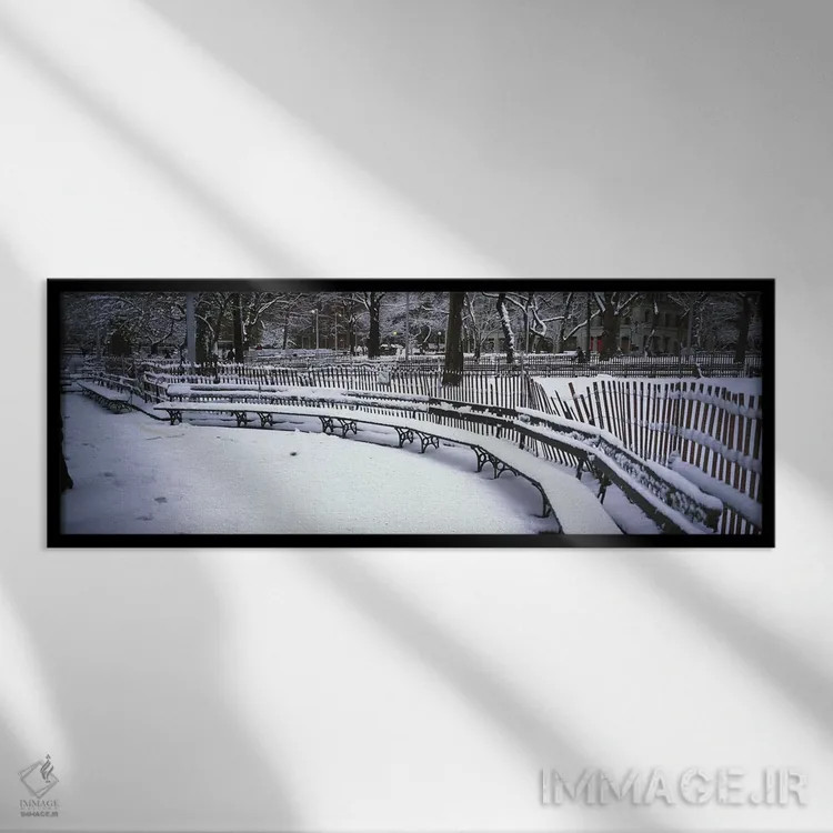 تابلو Washington Square Park, Manhattan, New York City, New York State, USA,نیمکتهای برفی در پارک، پارک واشنگتن اسکوئر، منهتن، نیویورک اثر پانورامیک ایمجز (استودیو عکاسی عریض) - نمای قابدار مشکی
