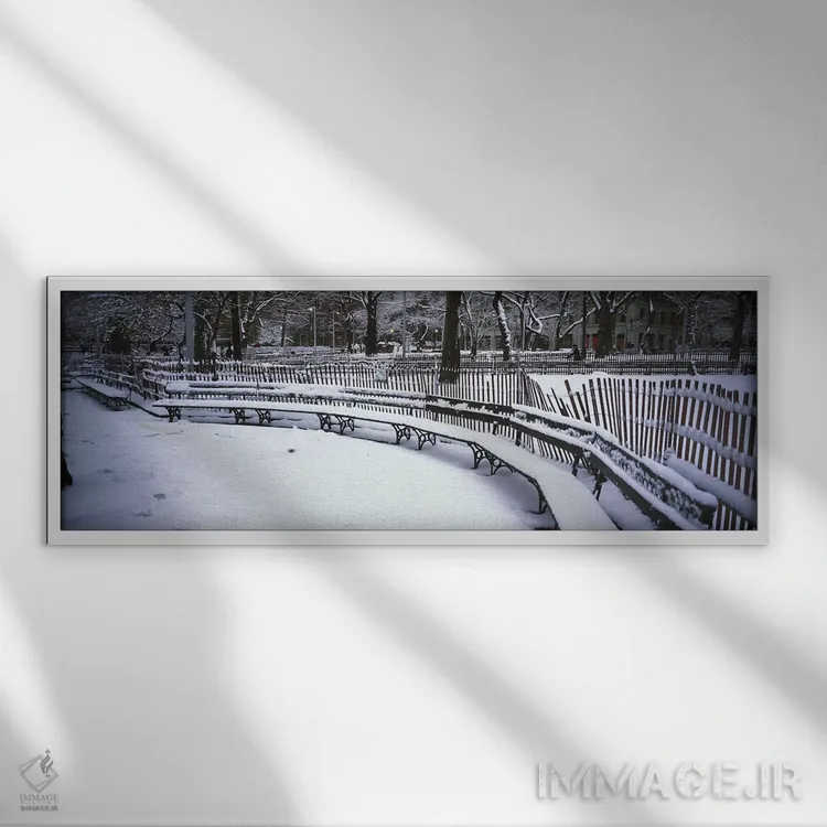 تابلو Washington Square Park, Manhattan, New York City, New York State, USA,نیمکتهای برفی در پارک، پارک واشنگتن اسکوئر، منهتن، نیویورک اثر پانورامیک ایمجز (استودیو عکاسی عریض) - نمای قابدار سفید