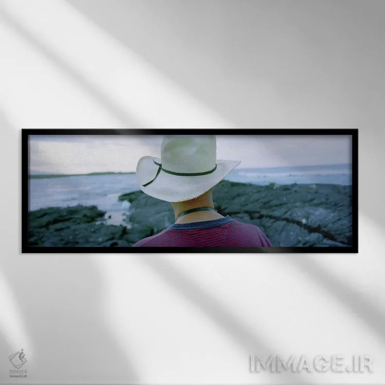 تابلو مردی با کلاه حصیری، جزایر گالاپاگوس، اکوادور اثر پانورامیک ایمجز (استودیو عکاسی عریض) - نمای قابدار مشکی