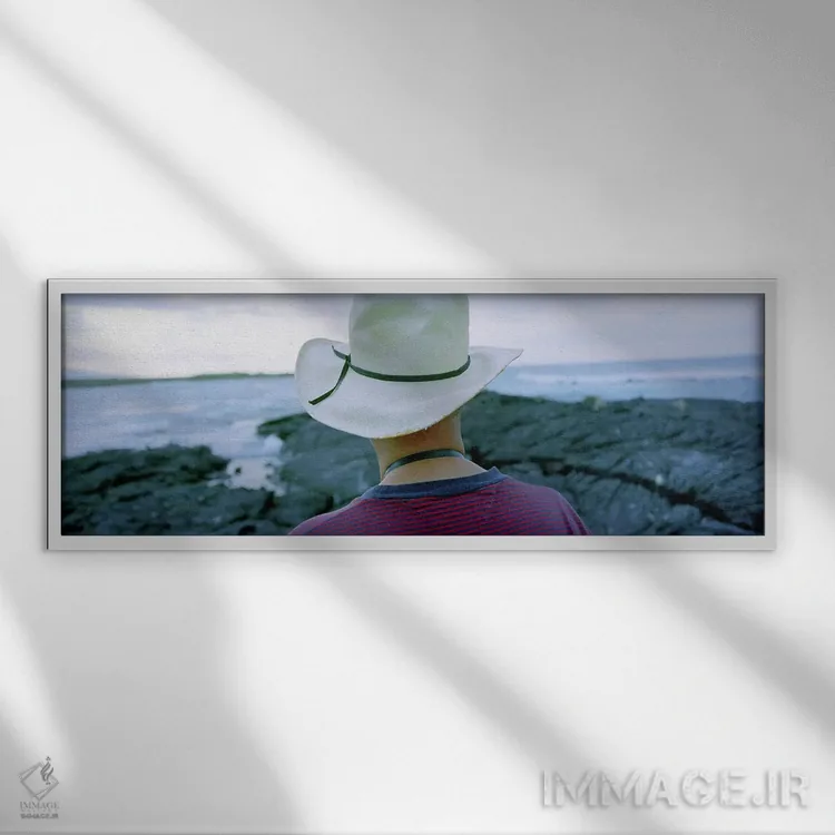 تابلو مردی با کلاه حصیری، جزایر گالاپاگوس، اکوادور اثر پانورامیک ایمجز (استودیو عکاسی عریض) - نمای قابدار سفید
