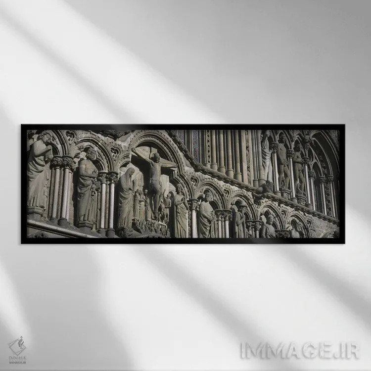 تابلو Norway,نمای زاویه پایین مجسمههای حجاری شده بر دیوار کلیسا، تروندهایم، نروژ اثر پانورامیک ایمجز (استودیو عکاسی عریض) - نمای قابدار مشکی
