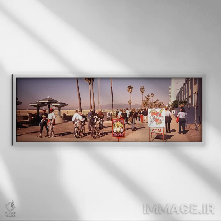 تابلو Venice, Los Angeles, California, USA,عابران پیاده در پیادهرو، ونیز، لسآنجلس، کالیفرنیا اثر پانورامیک ایمجز (استودیو عکاسی عریض) - نمای قابدار سفید