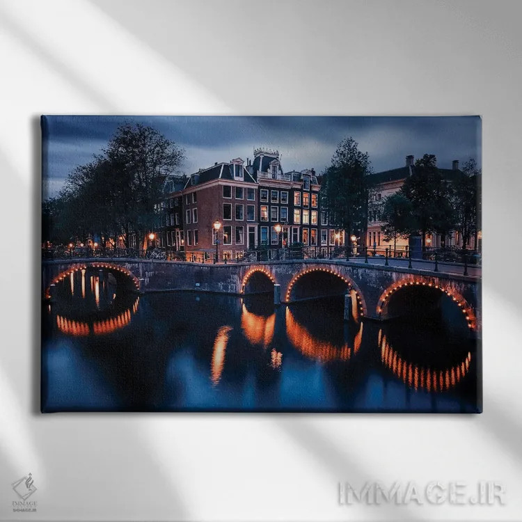 تابلو چراغهای آمستردام اثر مانجیک پیکچرز (استودیو عکاسی یا فیلمسازی) - نمای روبهرو روی دیوار