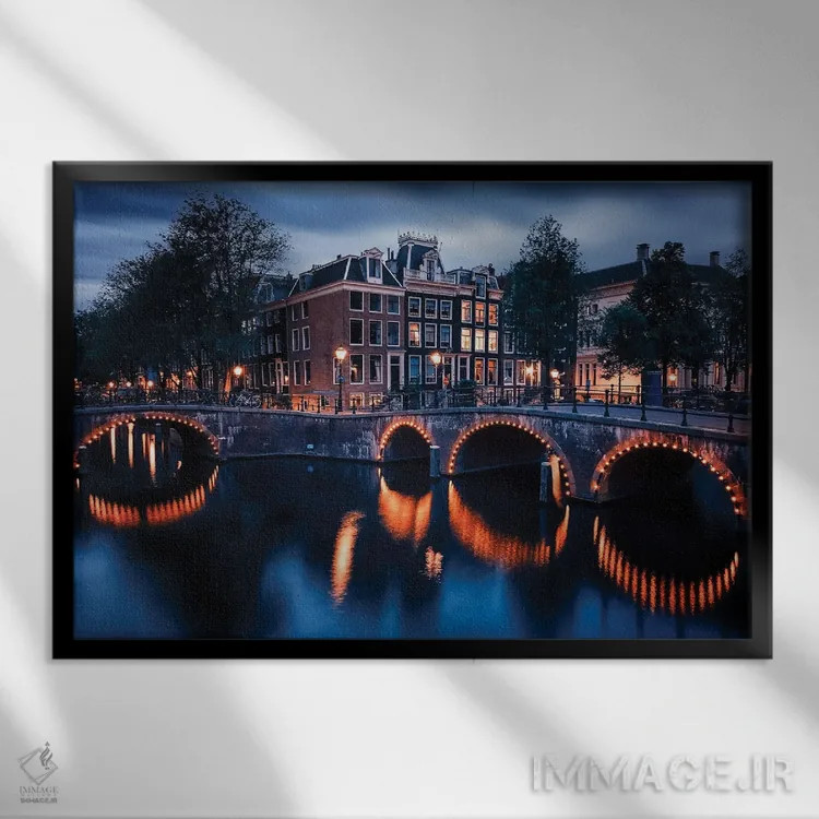 تابلو چراغهای آمستردام اثر مانجیک پیکچرز (استودیو عکاسی یا فیلمسازی) - نمای قابدار مشکی