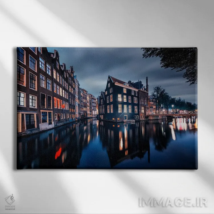 تابلو شب آمستردام اثر مانجیک پیکچرز (استودیو عکاسی یا فیلمسازی) - نمای روبهرو روی دیوار