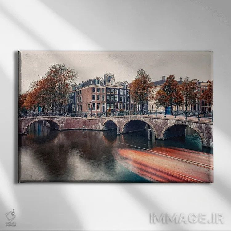 تابلو رد نور در آمستردام اثر مانجیک پیکچرز (استودیو عکاسی یا فیلمسازی) - نمای روبهرو روی دیوار