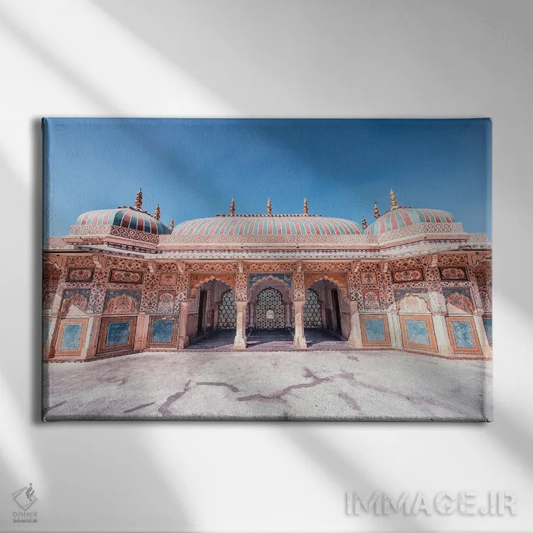 تابلو معماری کهربایی اثر مانجیک پیکچرز (استودیو عکاسی یا فیلمسازی) - نمای روبهرو روی دیوار
