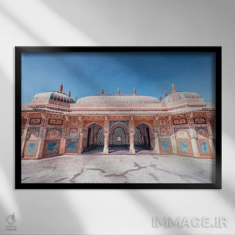 تابلو معماری کهربایی اثر مانجیک پیکچرز (استودیو عکاسی یا فیلمسازی) - نمای قابدار مشکی