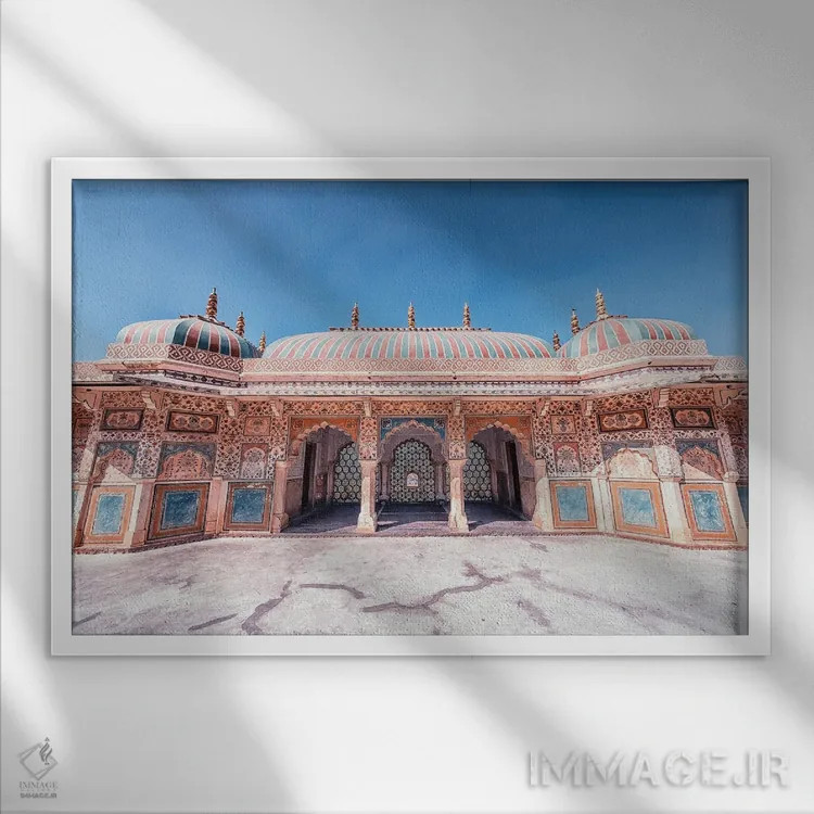 تابلو معماری کهربایی اثر مانجیک پیکچرز (استودیو عکاسی یا فیلمسازی) - نمای قابدار سفید