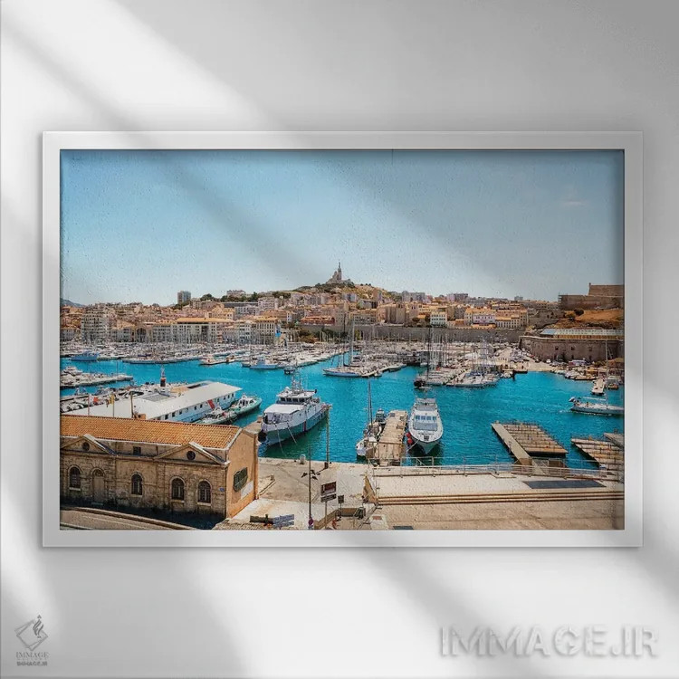 تابلو شهر مارسی اثر مانجیک پیکچرز (استودیو عکاسی یا فیلمسازی) - نمای قابدار سفید