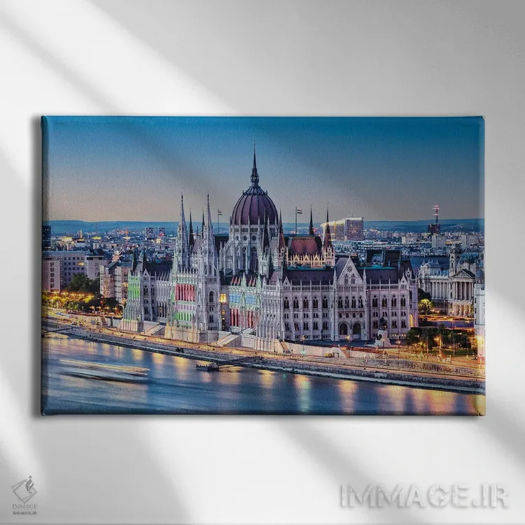 تابلو بوداپست هنگام غروب اثر مانجیک پیکچرز (استودیو عکاسی یا فیلمسازی) - نمای روبهرو روی دیوار