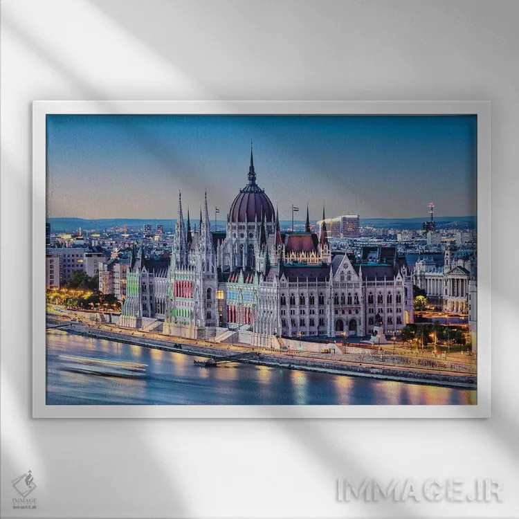 تابلو بوداپست هنگام غروب اثر مانجیک پیکچرز (استودیو عکاسی یا فیلمسازی) - نمای قابدار سفید