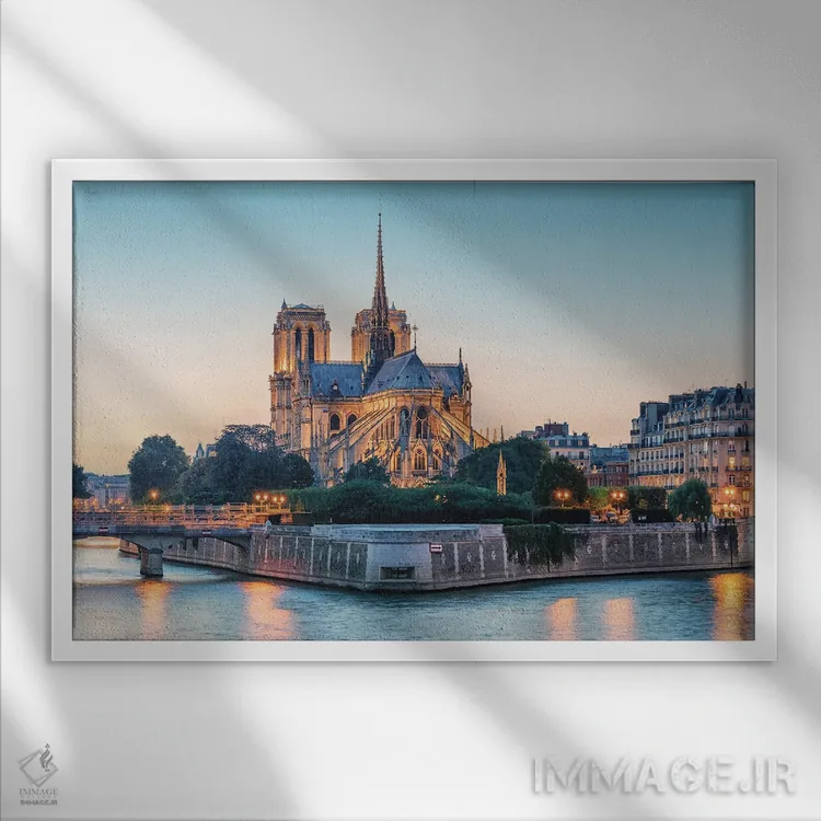 تابلو نوتردام در غروب اثر مانجیک پیکچرز (استودیو عکاسی یا فیلمسازی) - نمای قابدار سفید