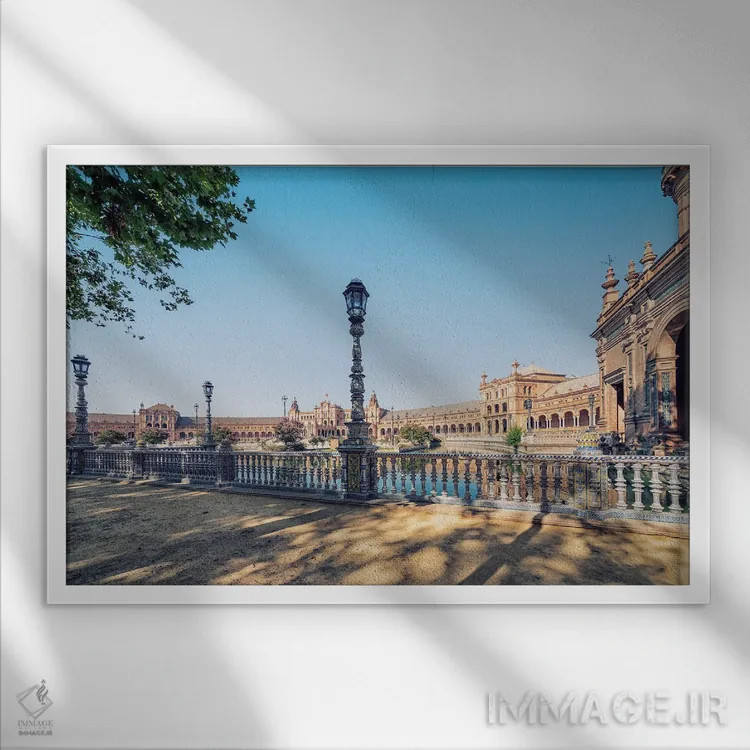 تابلو میدان سویا اثر مانجیک پیکچرز (استودیو عکاسی یا فیلمسازی) - نمای قابدار سفید
