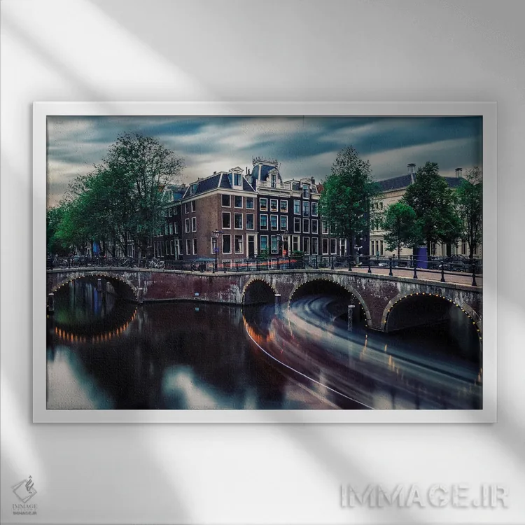 تابلو آمستردام زیبا اثر مانجیک پیکچرز (استودیو عکاسی یا فیلمسازی) - نمای قابدار سفید