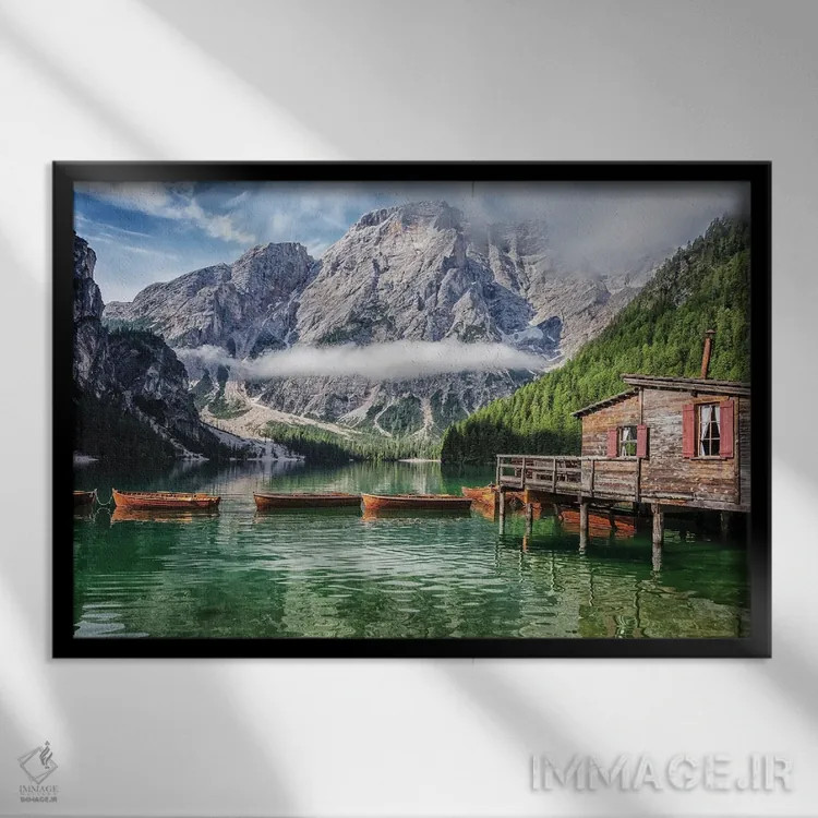 تابلو کلبه در بریس (ایتالیا) اثر مانجیک پیکچرز (استودیو عکاسی یا فیلمسازی) - نمای قابدار مشکی