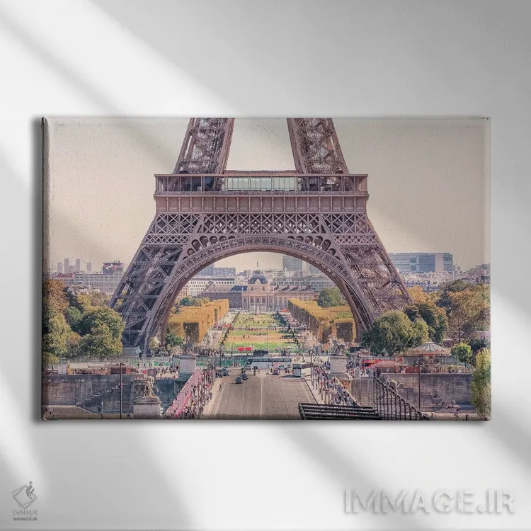 تابلو پایههای ایفل اثر مانجیک پیکچرز (استودیو عکاسی یا فیلمسازی) - نمای روبهرو روی دیوار