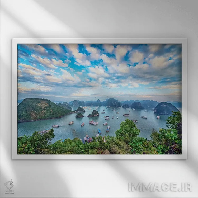 تابلو غروب در خلیج هالونگ (ویتنام) اثر مانجیک پیکچرز (استودیو عکاسی یا فیلمسازی) - نمای قابدار سفید