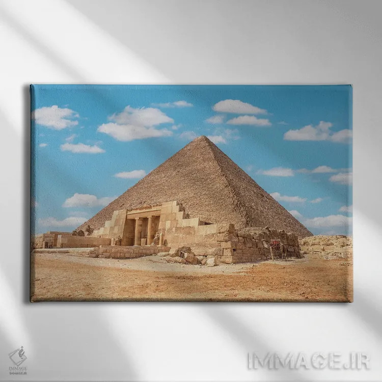 تابلو اهرام (هرم) اثر مانجیک پیکچرز (استودیو عکاسی یا فیلمسازی) - نمای روبهرو روی دیوار